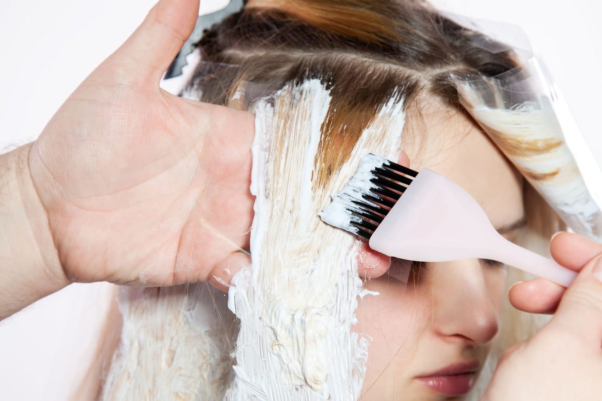 Three Reasons Your Bleached Hair Needs Coconut Oil NIUCOCO